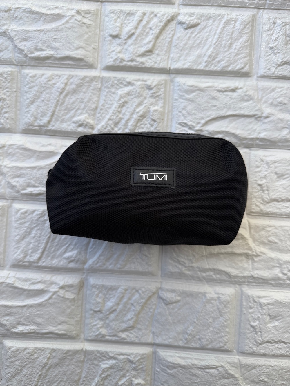 Tumi for Delta black pouches cosmetic toiletry bag